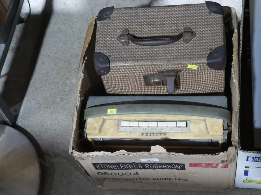 Radio and flagon case Image 1++