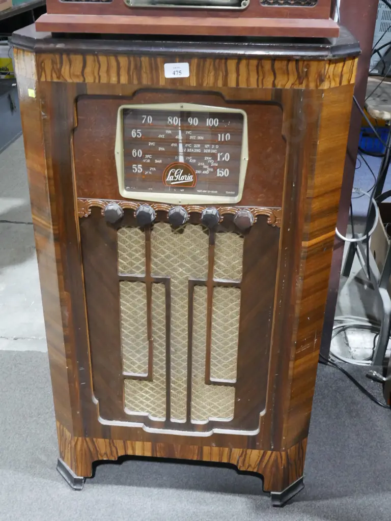 LavGloria valve radio Image 1++