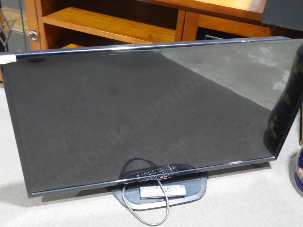 LG 42-in TV Image 1++
