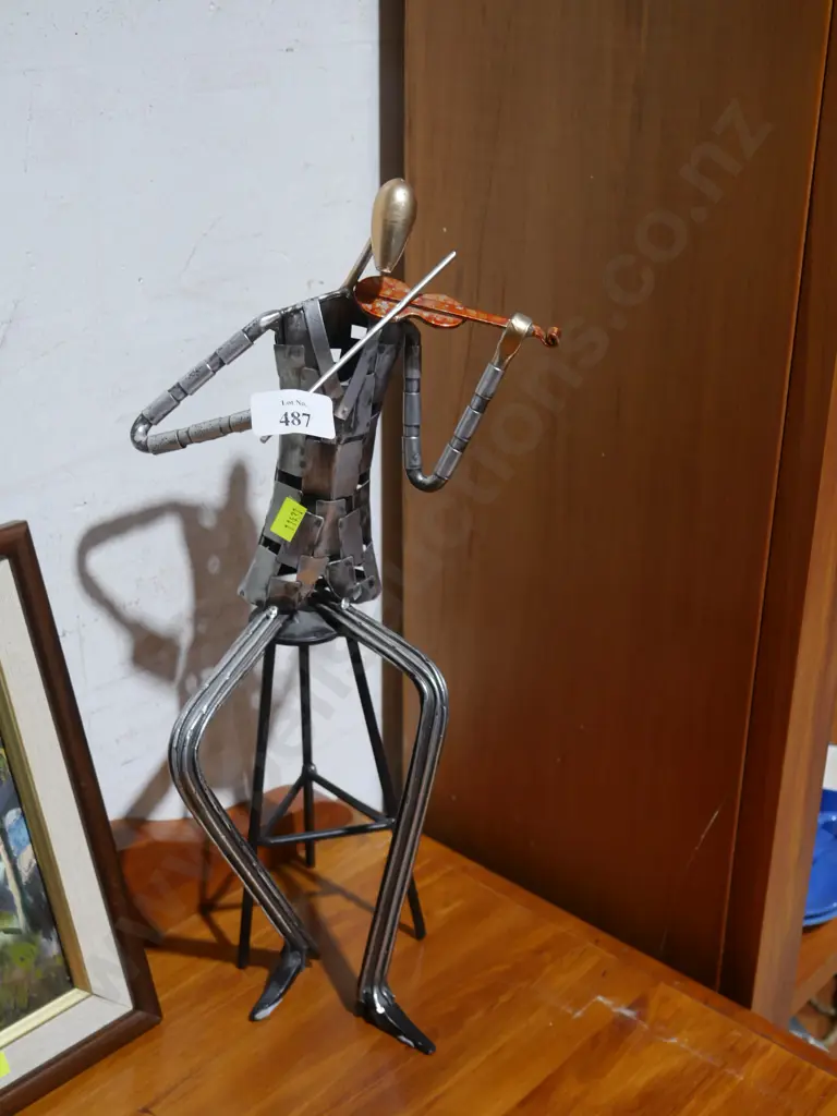 Metal figurine Image 1++