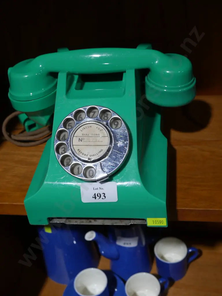 Green telephone Image 1++