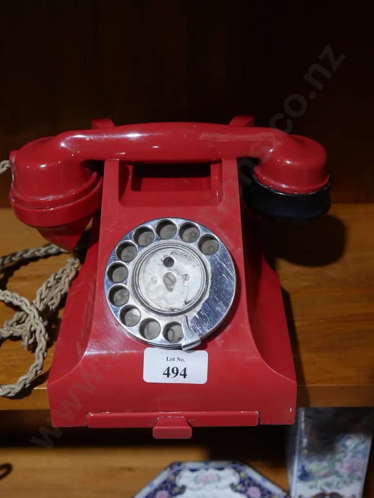 Red dial telephone Image 1++