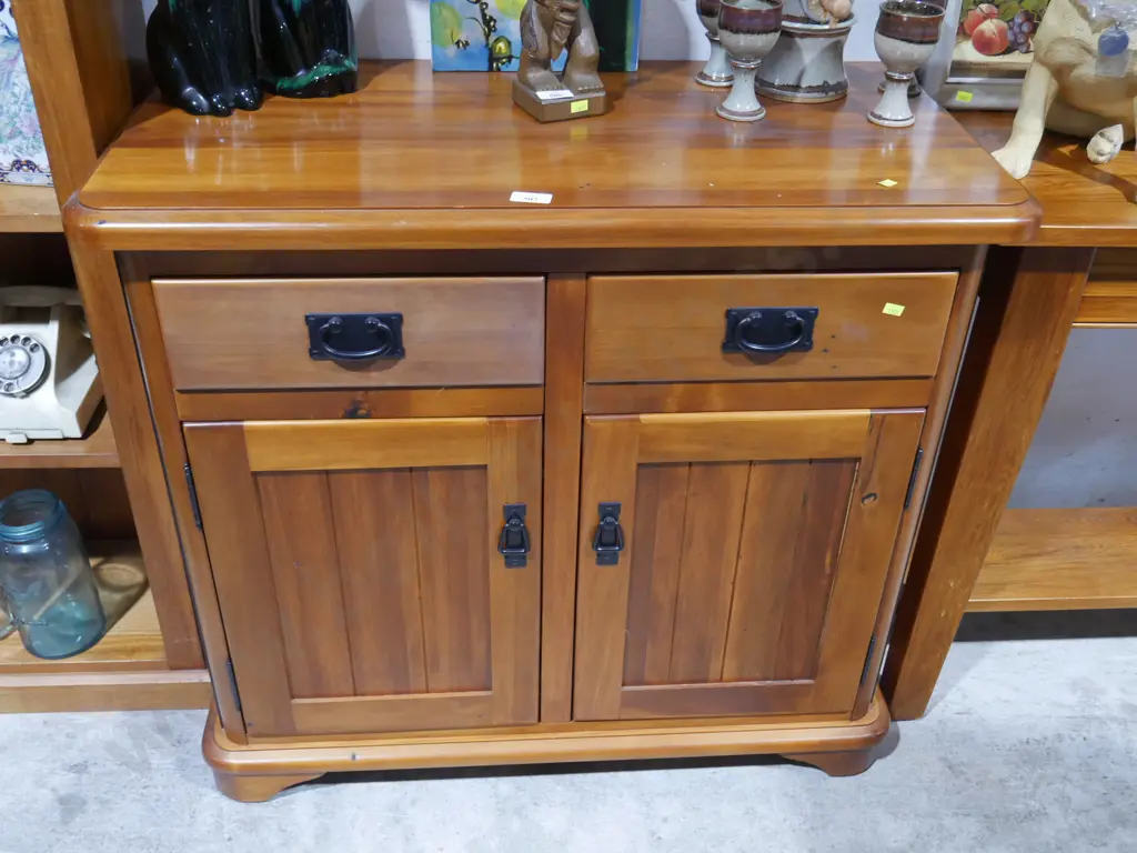 Sideboard Image 1++