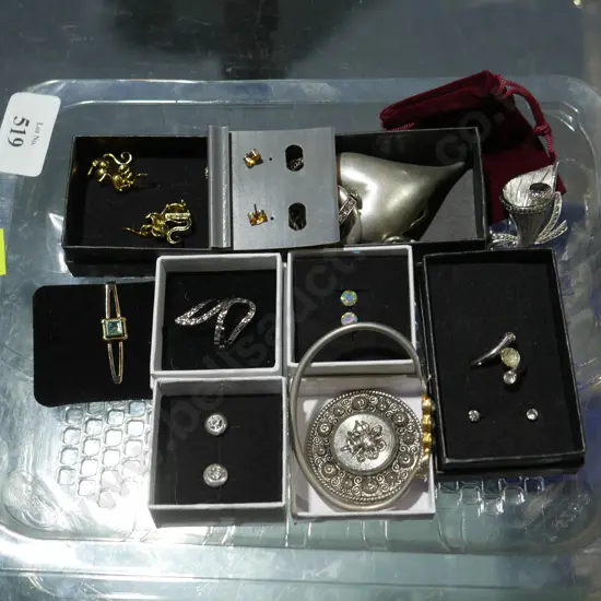 Assorted jewellery