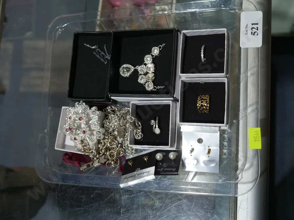 Assorted jewellery Image 1++
