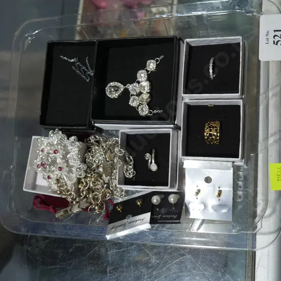 Assorted jewellery