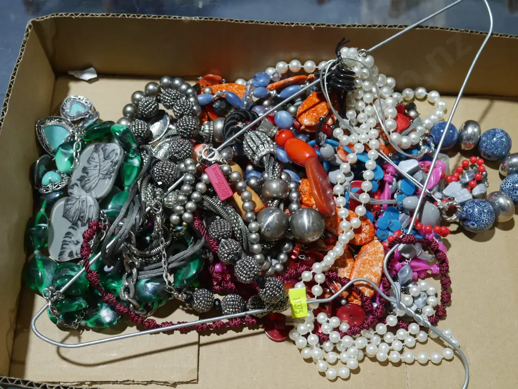 Assorted necklaces Image 1++