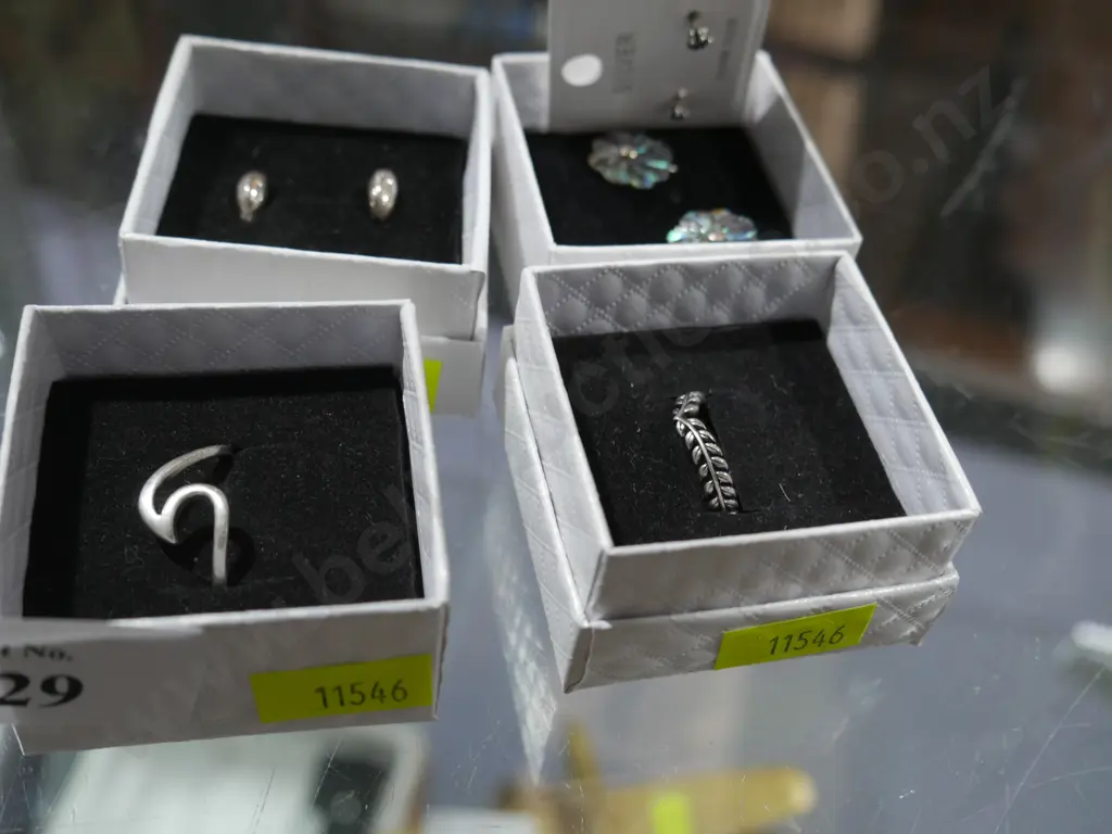Assorted silver jewellery Image 1++