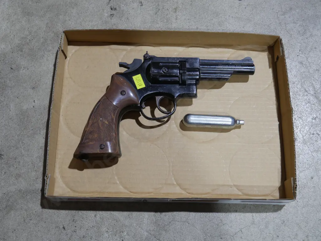 Gas powered air pistol Image 1++
