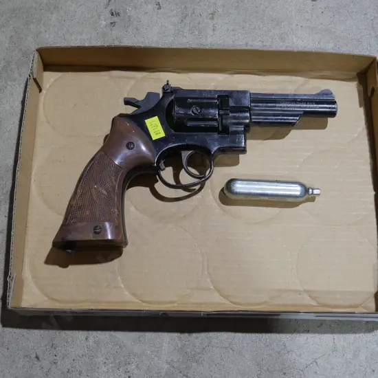 Gas powered air pistol
