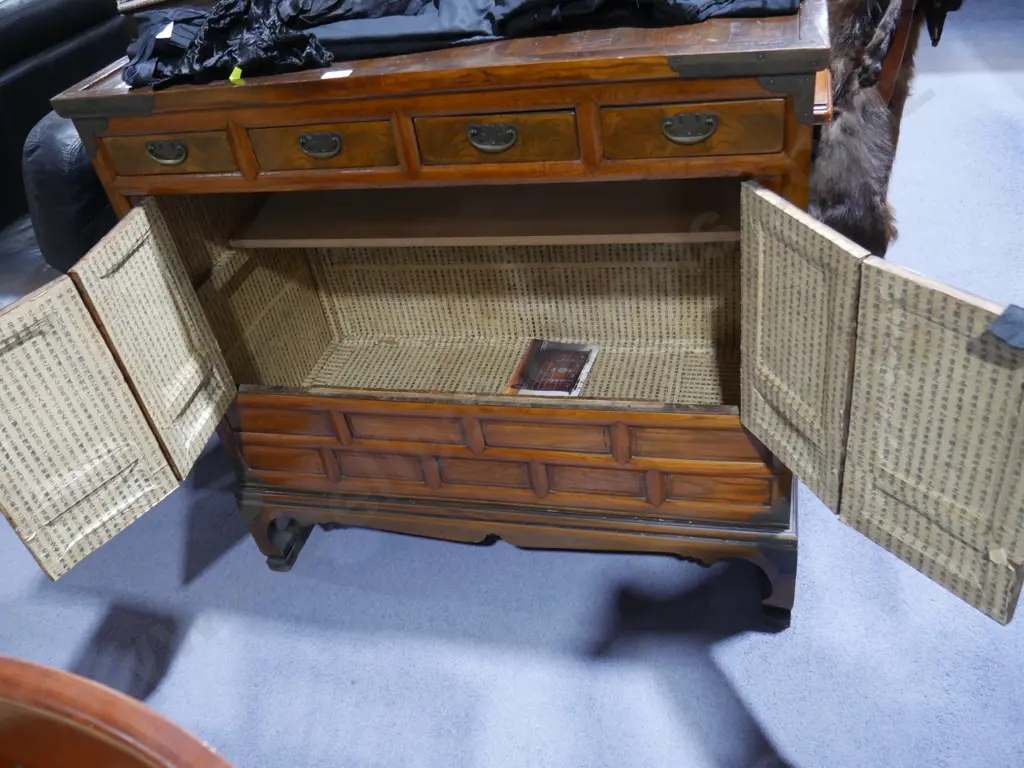 Oriental cabinet Image 1++
