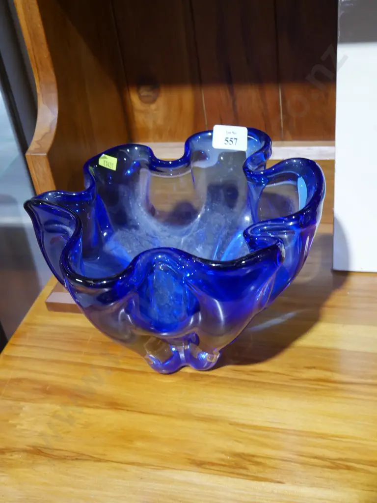 Blue art glass bowl Image 1++