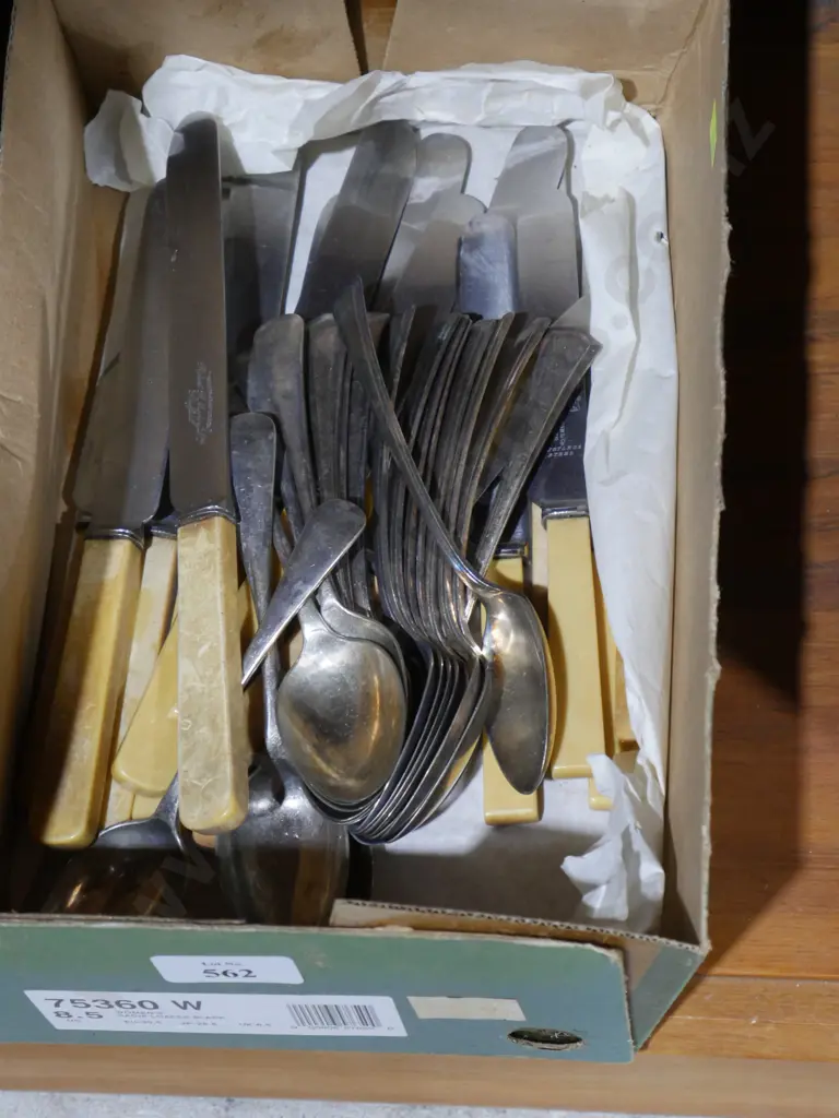 Box of cutlery Image 1++