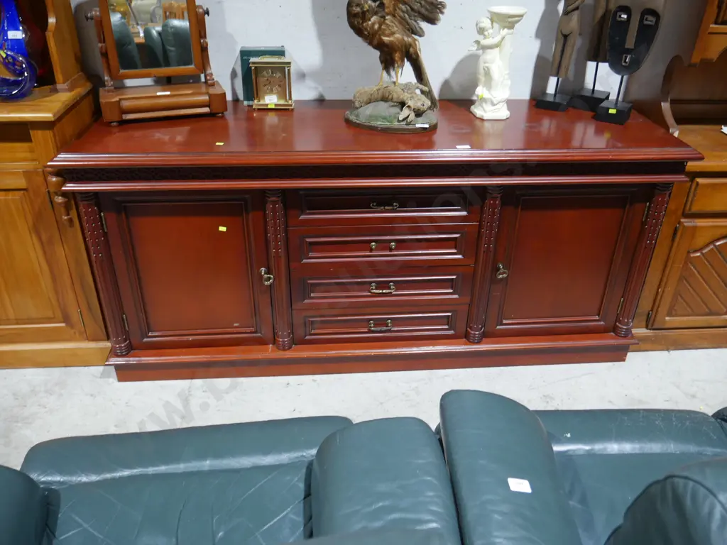 Sideboard Image 1++
