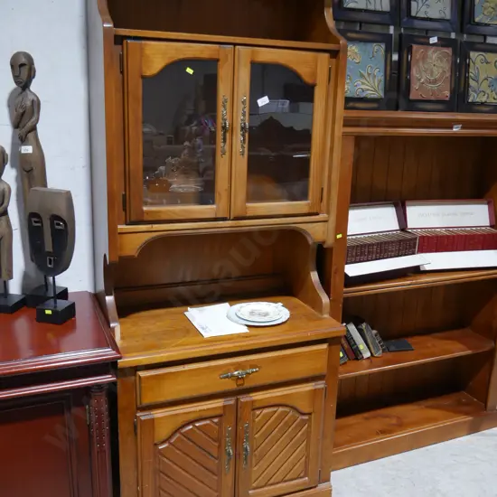 Hutch dresser