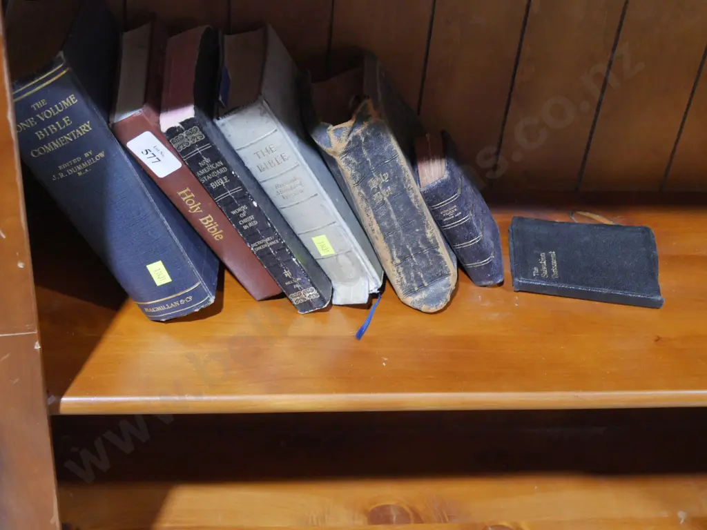 Bibles Image 1++