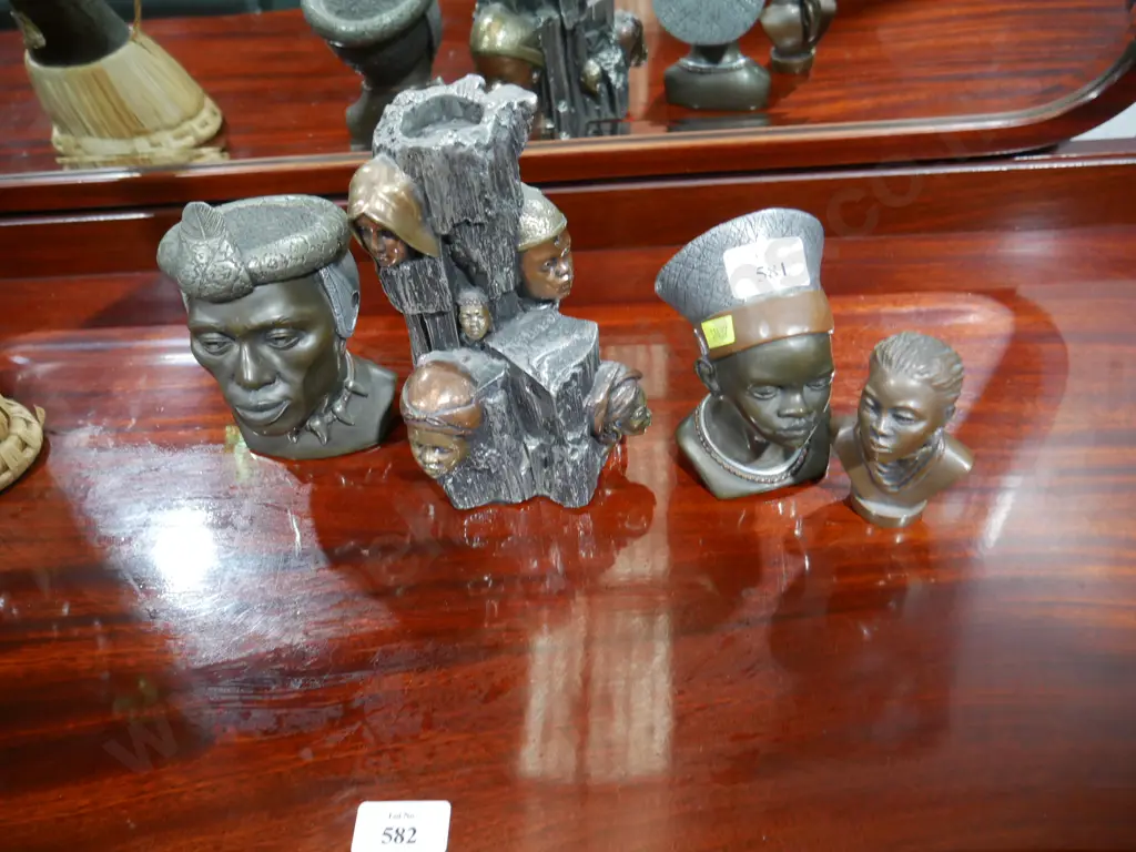 3 head ornaments and candlestick holder Image 1++
