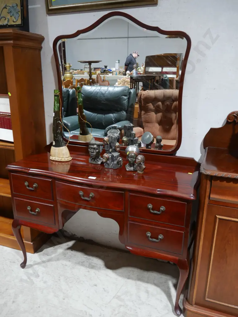 Mirror back dresser Image 1++