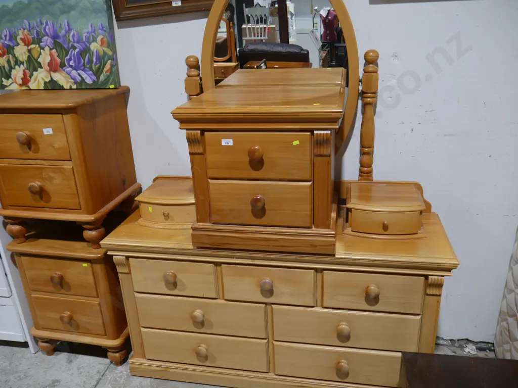 Duchess and big side drawer Image 1++