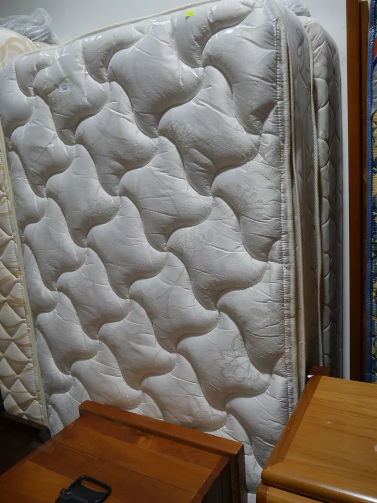 Single mattress and base Image 1++