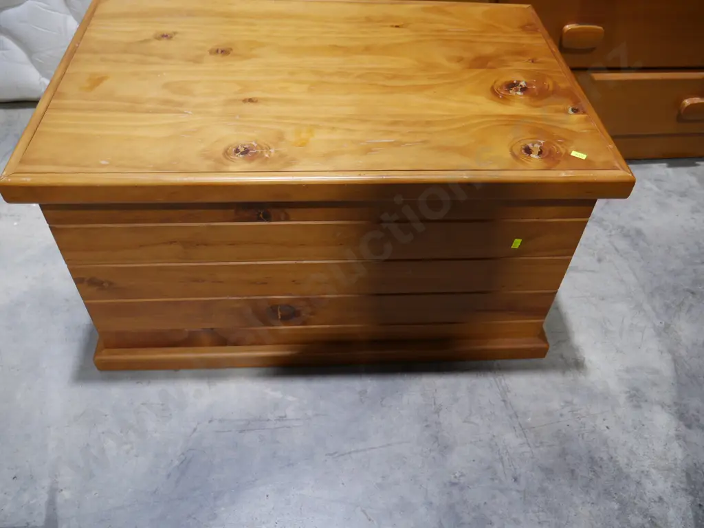 Wooden trunk Image 1++