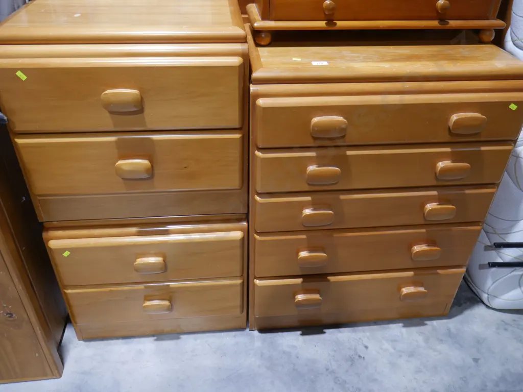 Three-piece bedroom suite Image 1++