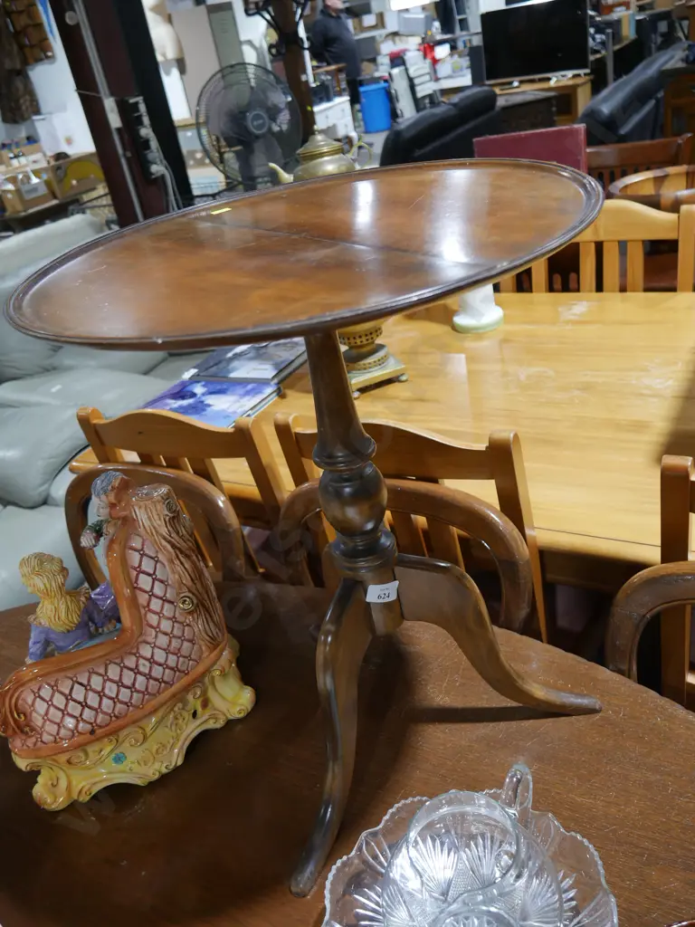 Wine table Image 1++