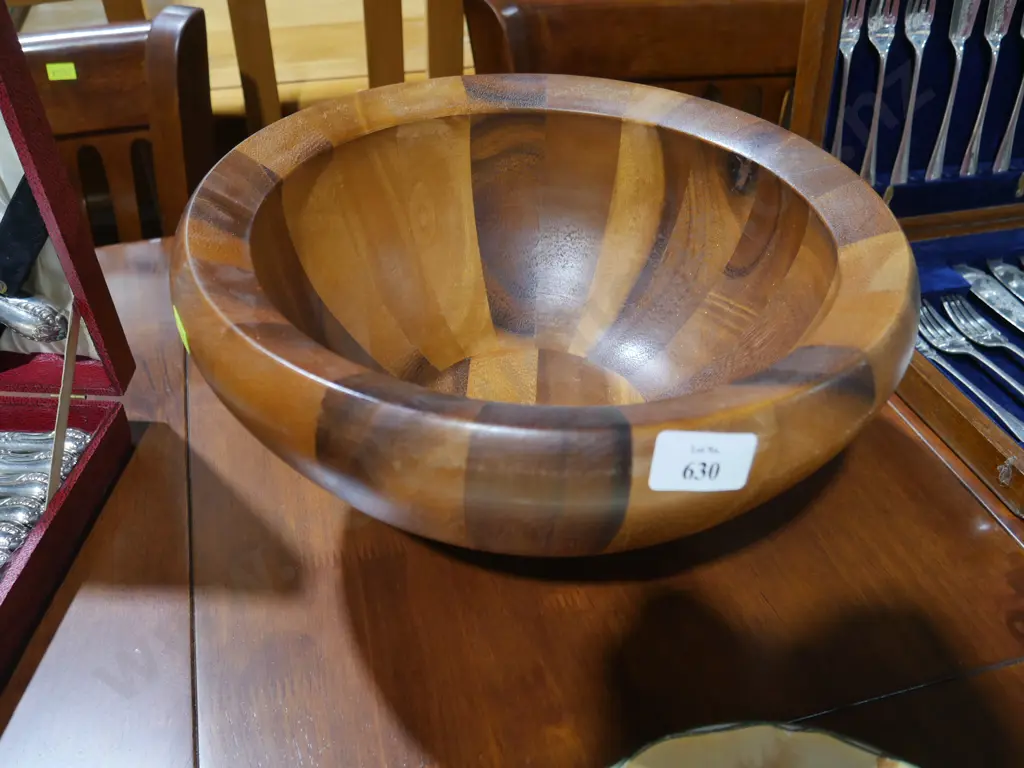 Wooden bowl Image 1++
