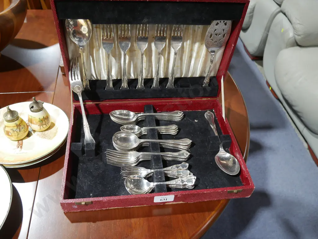 Cased cutlery set Image 1++