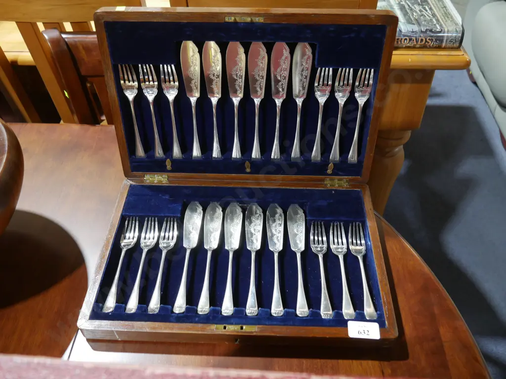 Cased cutlery set Image 1++
