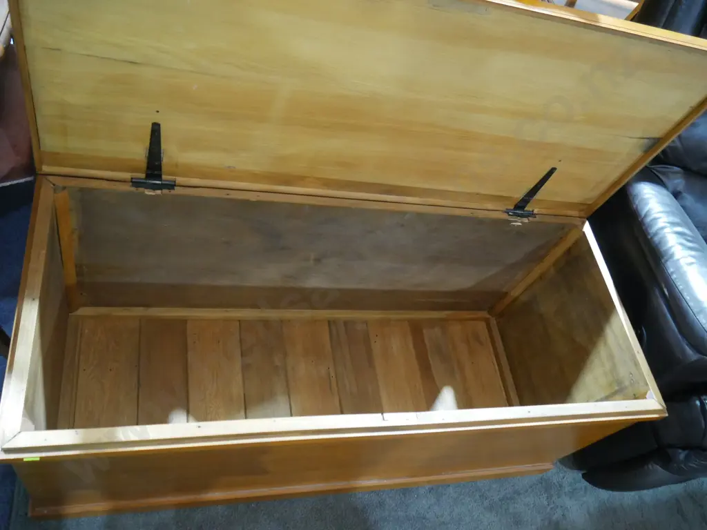 Wooden trunk Image 1++