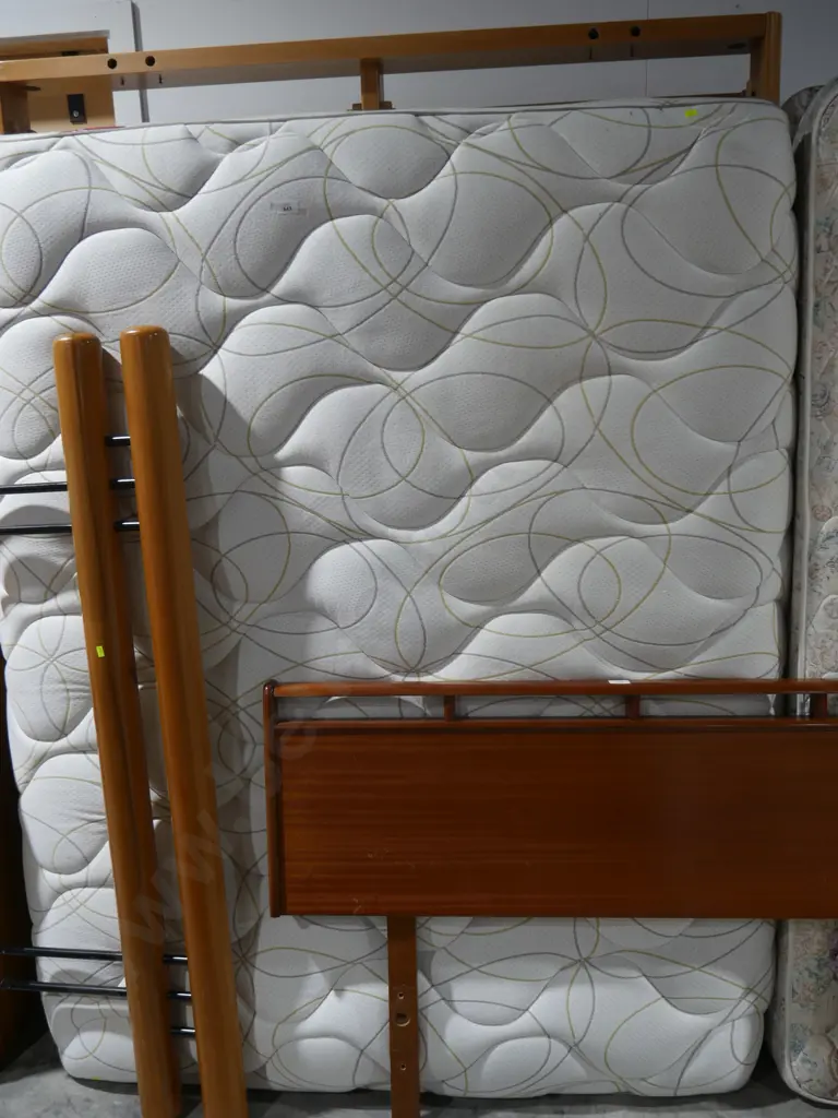 Queen slat bed Image 1++