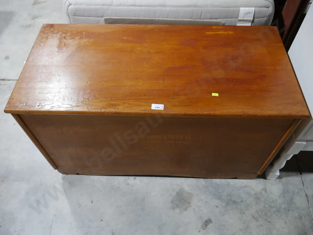 Wooden trunk Image 1++