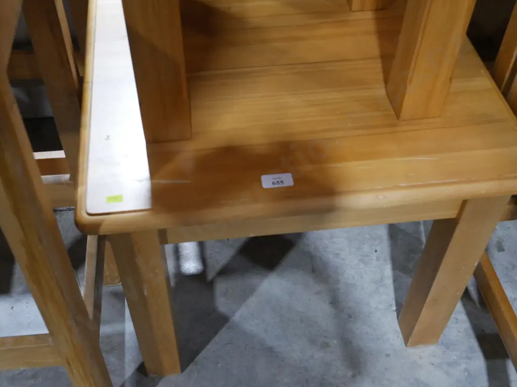 Side table Image 1++