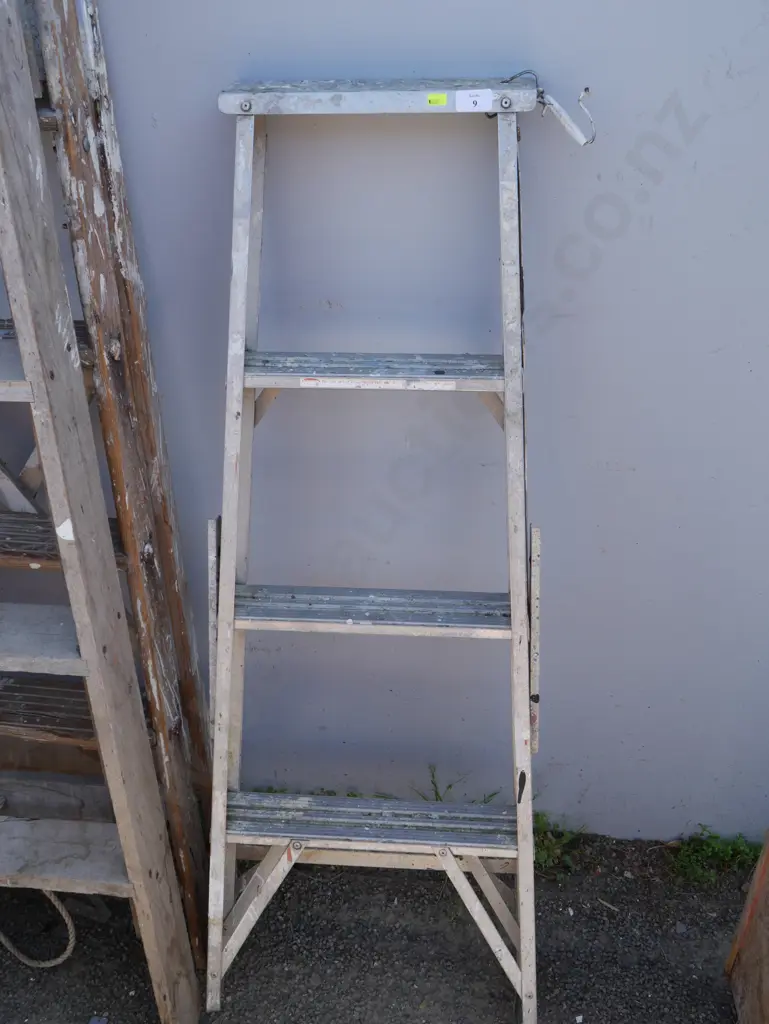3 step ladder Image 1++