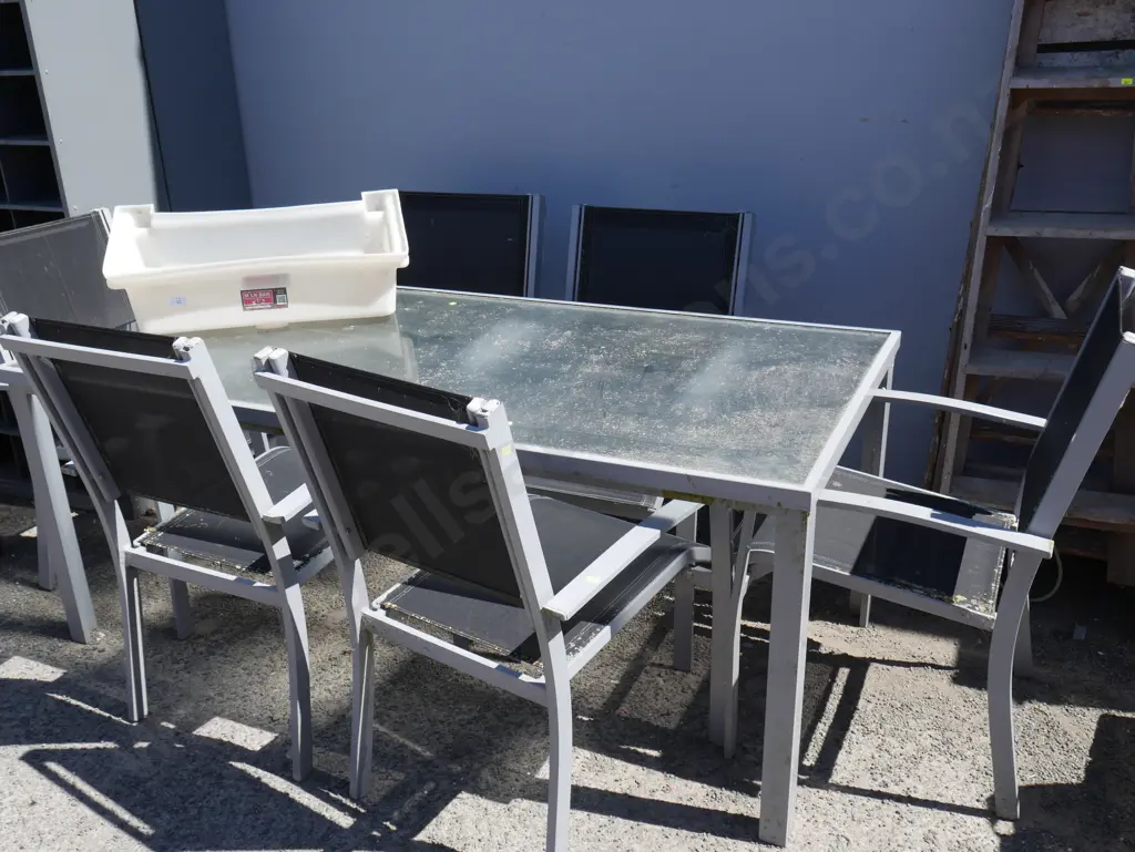 Outdoor table and 6 chairs Image 1++