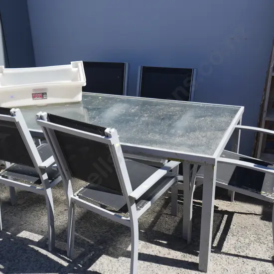 Outdoor table and 6 chairs