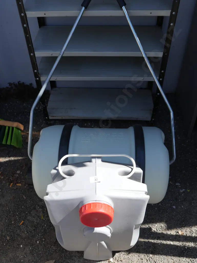 Waste tank and water tank Image 1++