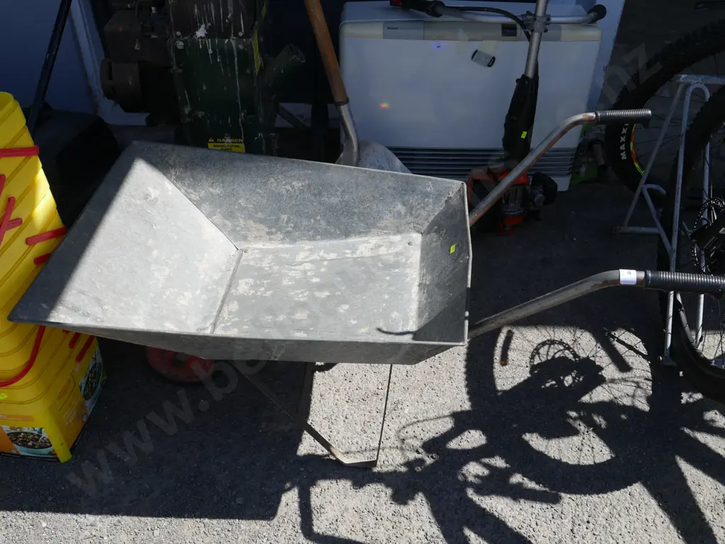 Wheelbarrow Image 1++