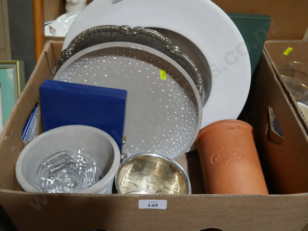 Trays, bowls etc Image 1++