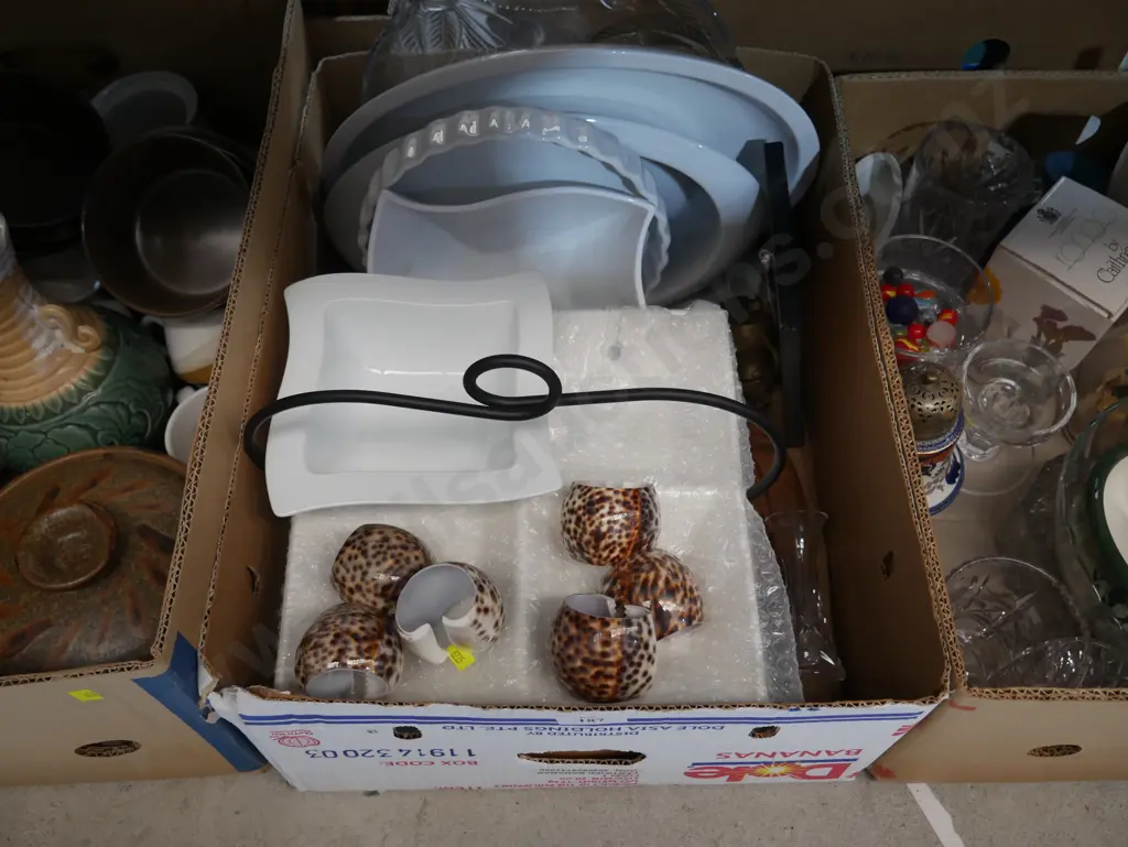 Assorted tableware Image 1++
