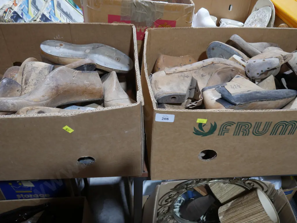 2 boxes wooden shoe lasts Image 1++