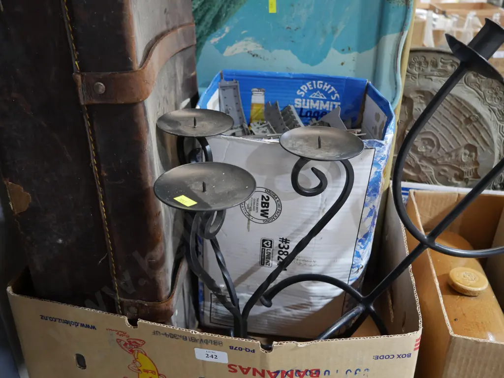 Leather case and sundries Image 1++