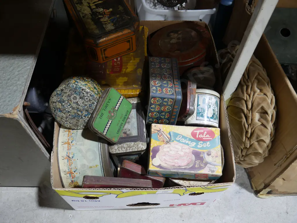 Biscuit tins Image 1++
