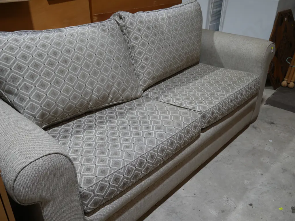 Settee Image 1++