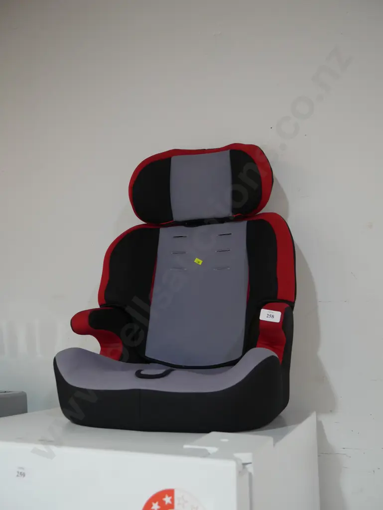 Childs booster car seat Image 1++