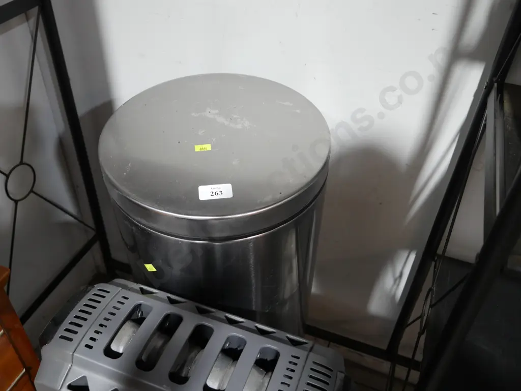 Rubbish bin Image 1++