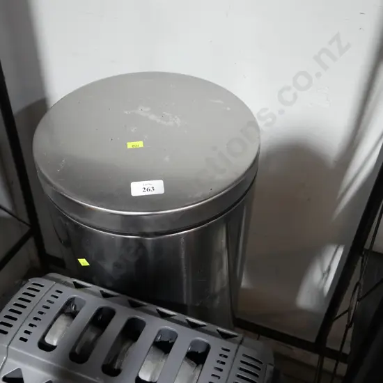 Rubbish bin