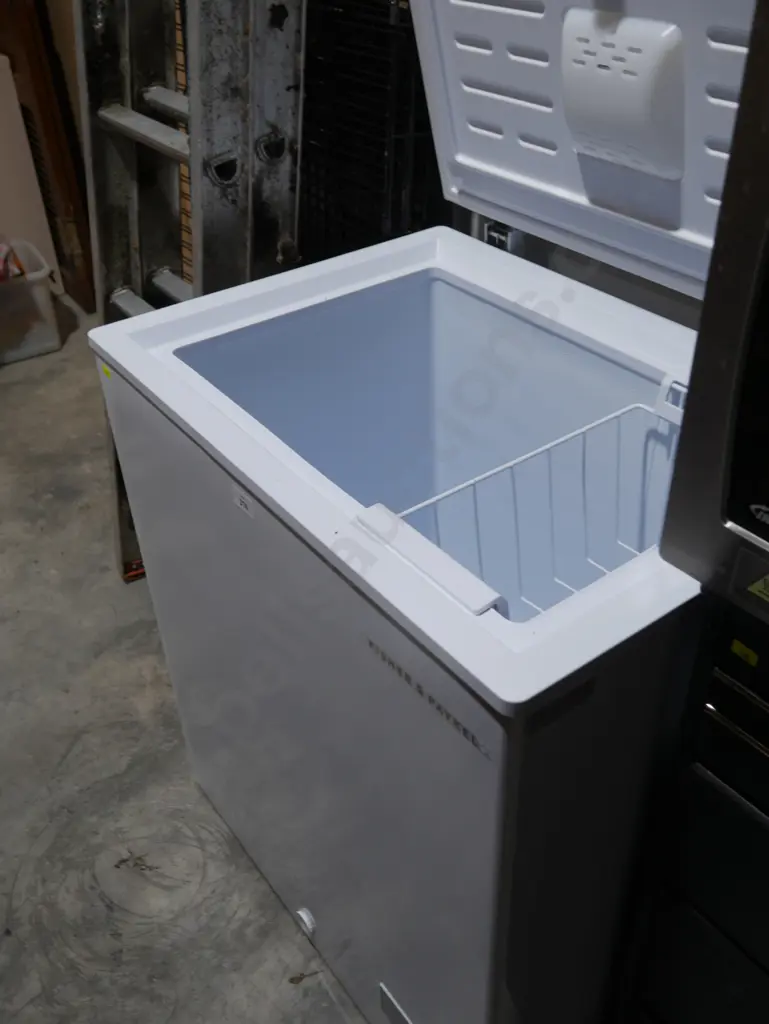 F&P chest freezer Image 1++