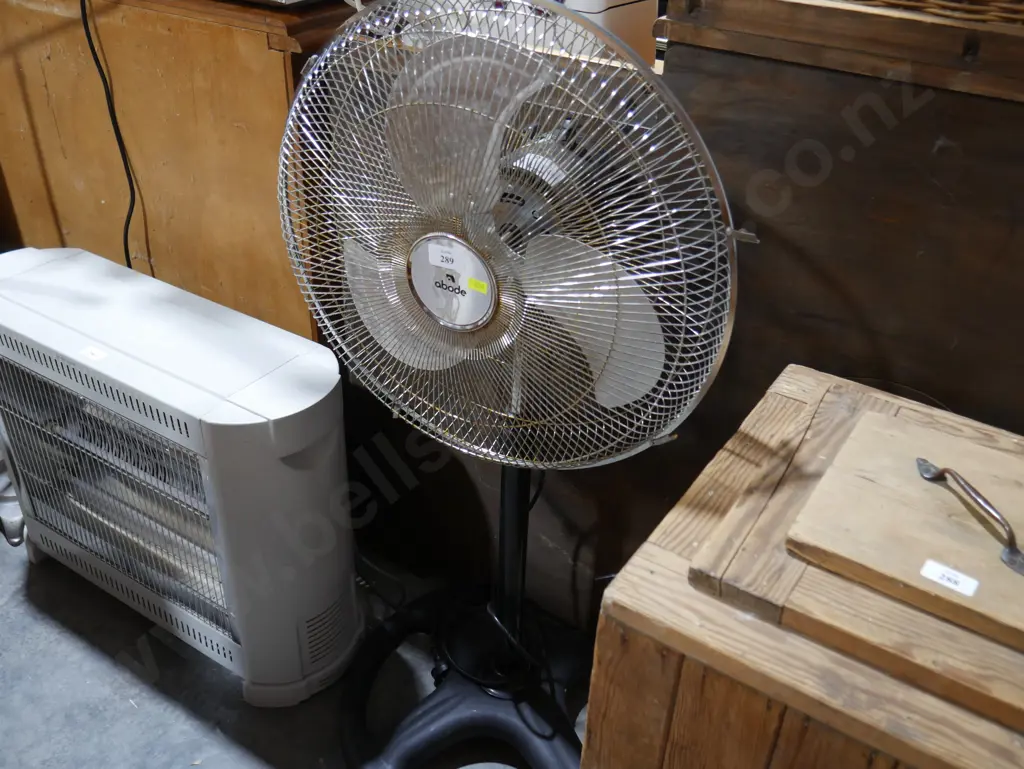 Pedestal fan Image 1++